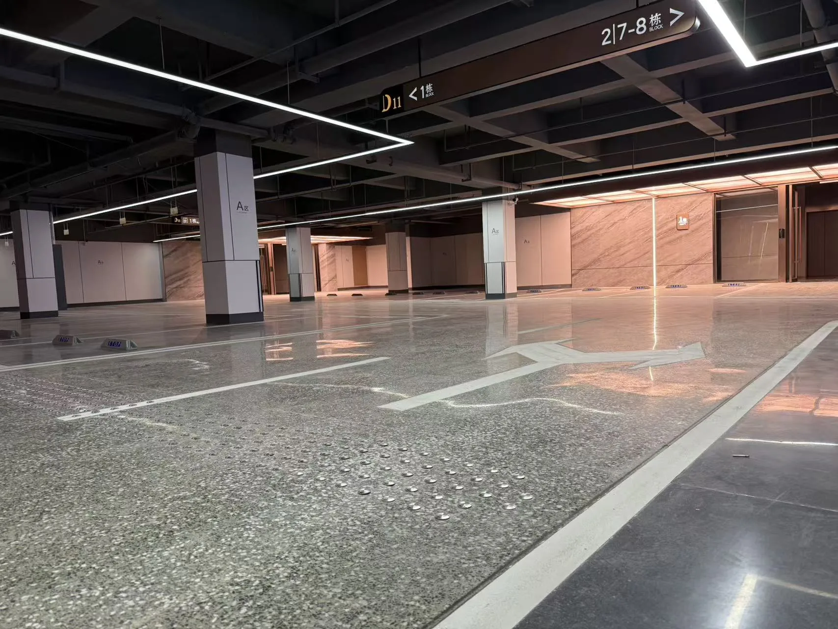 D11 地下车库导视系统与归家动线实景